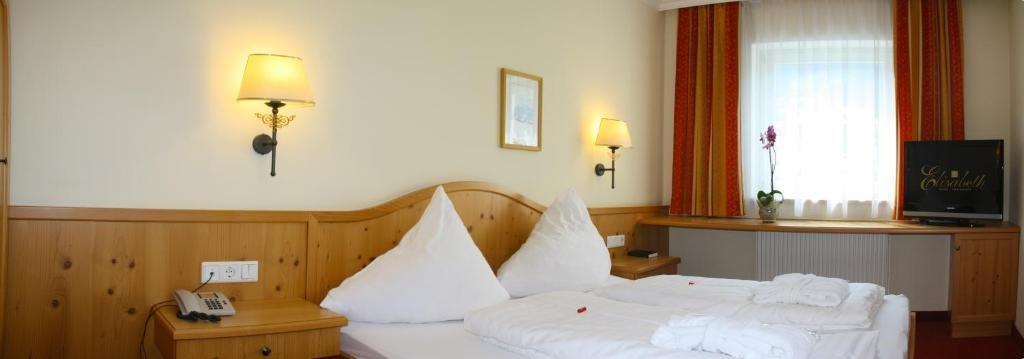Hotel Elisabeth Fuegen Exterior photo