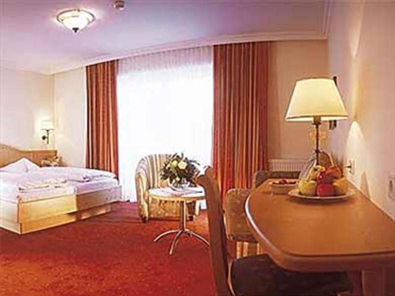 Hotel Elisabeth Fuegen Exterior photo
